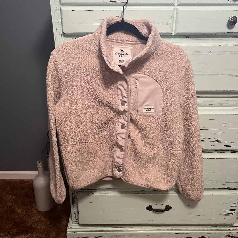 Abercrombie Kids Cream Sherpa Jacket. Size 13/14.